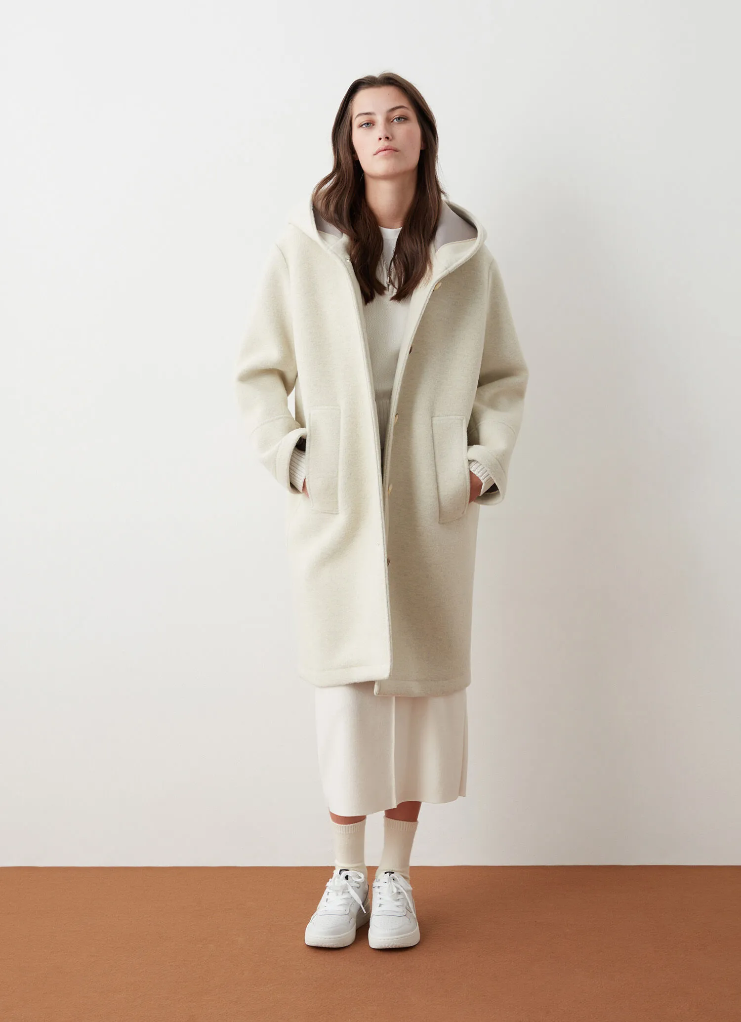 Hooded coat in woolen cloth-